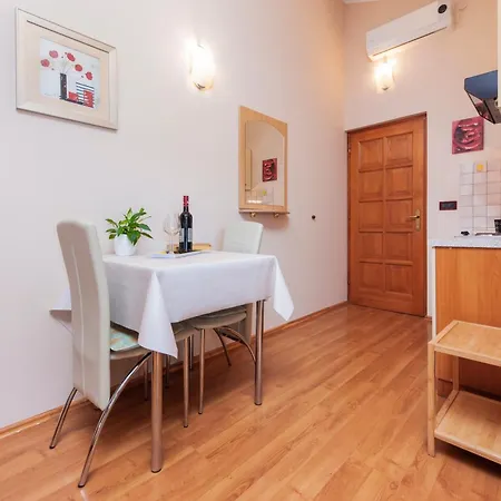 Apartamento Brigita 1 *