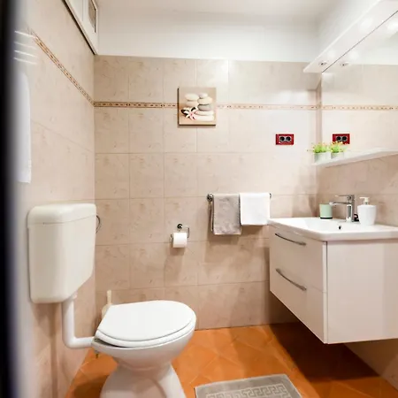 Apartamento Brigita 1 *