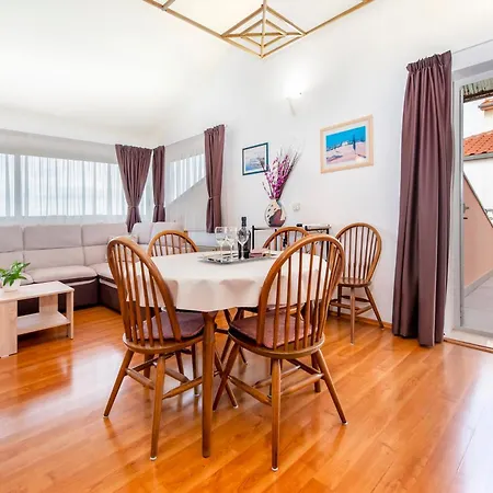 Brigita 1 Apartment